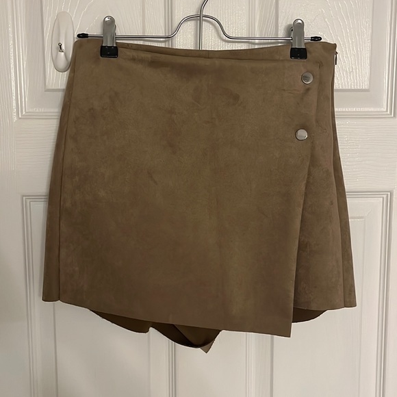 Women’s skirt with shorts - Picture 1 of 3
